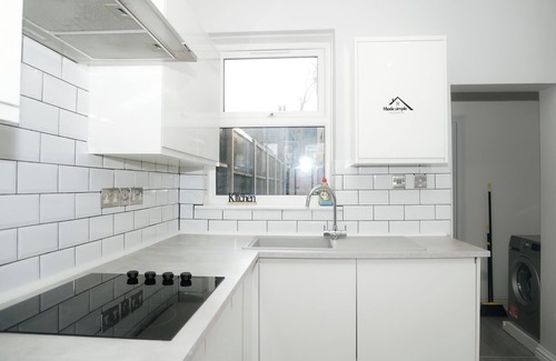 Dartford House | Luxury 3 bedroom in Dartford with Free parking