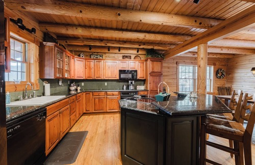 South Mountain Cabin | Luxury 3 Bedroom Log Cabin in Snowshoe Resort’s Hawthorne Valley - Sleeps 8 - 10