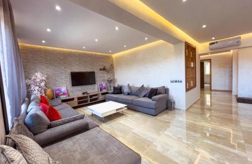 Malabata Apartment | Luxury 3 bedroom panoramic views in Hotspot with Fibre Optic Wifi and Netflix