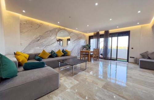 Malabata Apartment | Luxury 3 bedroom panoramic views in Hotspot with Fibre Optic Wifi and Netflix