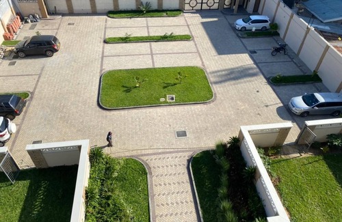 Ras Makamaiwe Apartment | Luxury 3 Bedroom Serviced Apt in Prime Locale