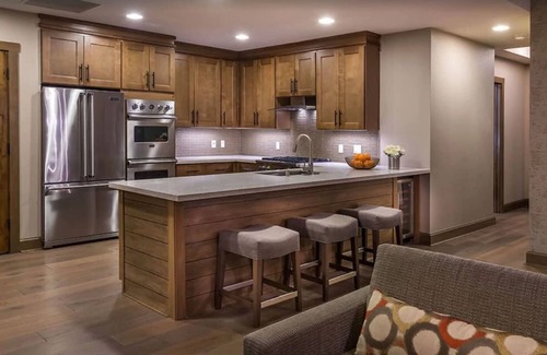 Truckee Hotel | Luxury 3-bedroom unit at Welk Northstar
