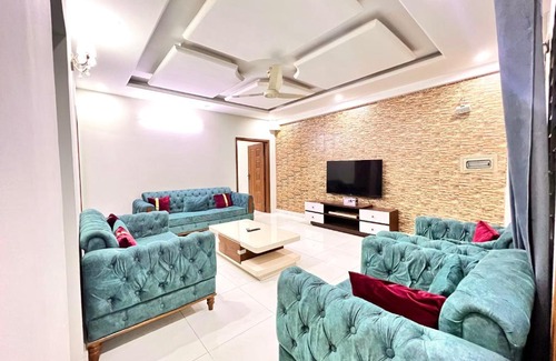 E-11 Sector Apartment | Luxury 3 Bedrooms Apartment Lounge+Kitchen Air-conditioning and WiFi E11 Islamabad