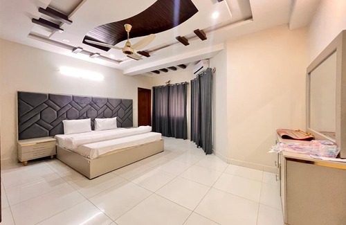 E-11 Sector Apartment | Luxury 3 Bedrooms Apartment Lounge+Kitchen Air-conditioning and WiFi E11 Islamabad