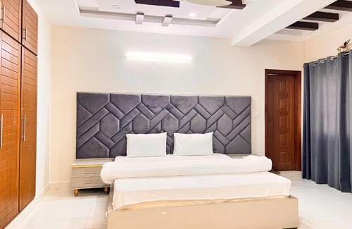 E-11 Sector Apartment | Luxury 3 Bedrooms Apartment Lounge+Kitchen Air-conditioning and WiFi E11 Islamabad