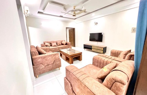 E-11 Sector Apartment | Luxury 3 Bedrooms Apartment Lounge+Kitchen Air-conditioning and WiFi E11 Islamabad