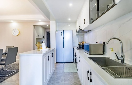 Kilimani Apartment | Luxury 3 BR All-En suite Pool,Gym-kids area & with WiFi