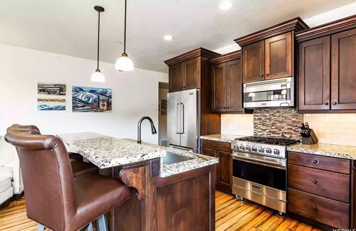 Park City Condo | Luxury 3 BR condo near Deer Valley & Park City