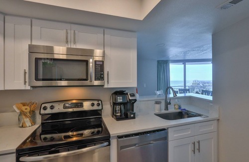 Daytona Beach Shores Condo | Luxury 3 BR Condo PECK PLAZA 26SE, Amazing Oceanfront Views, Heated Pool, Hot Tub