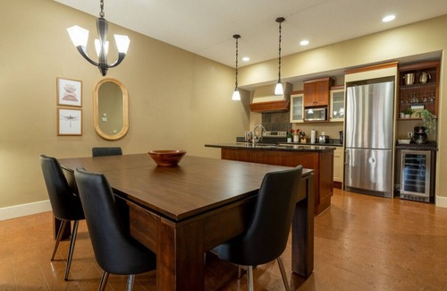Canmore Condo | Luxury 3-Br Penthouse | INDOOR Pool & Hot Tub | Pool Table | 2 Decks + Mtn Views