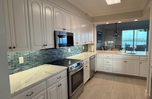 Islamorada Condo | ☀️Luxury 3 BR Remodeled! Ocean View PoolSpa, MarinaBikes Boat Slip Tennis/Pickle