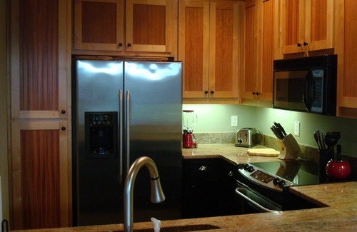 Hiawassee Condo | Luxury 3 BR Townhome on Chatuge! Covered Dock, Kayaks, Canoe, P Boards included!