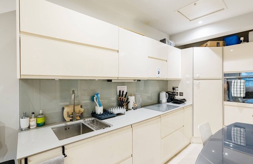 Tachbrook House | Luxury 3 En-suite BRs house Steps from Pimlico Station