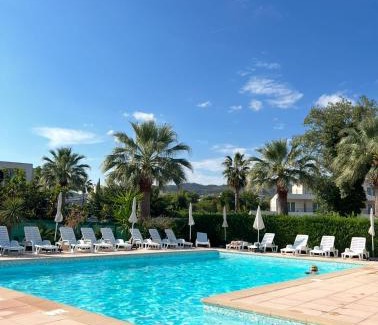 Mandelieu-La-Napoule Apartment | Luxury 3 pièce Garden Apartment in Cannes Marina