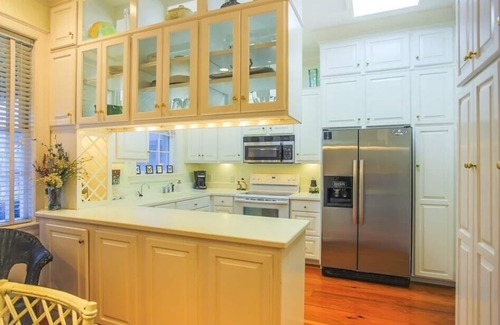 Historic Downtown Savannah House | Luxury 3-Story Townhome on Historic Tattnall Street by Lucky Savannah