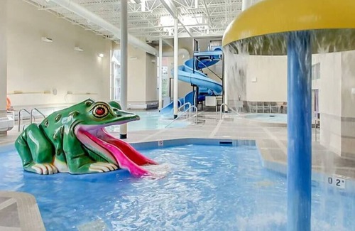 Canmore Apartment | Luxury 3B Mountain Views | Indoor Pool | Fireplace