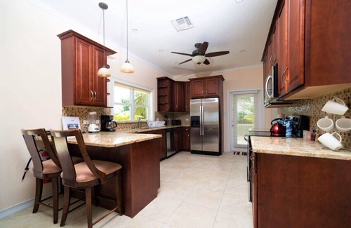 North Side House | Luxury 3bd Beach View, # 3 Blue, Stunning Views