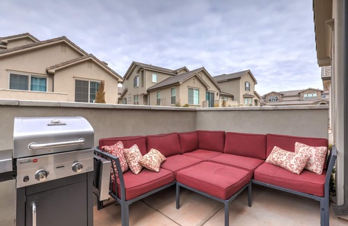 Sienna Hills House | Luxury 3BD suite townhome w/pool close to Zion. Great for groups!