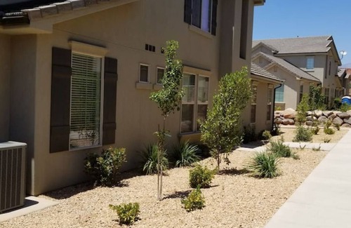 Sienna Hills House | Luxury 3BD suite townhome w/pool close to Zion. Great for groups!