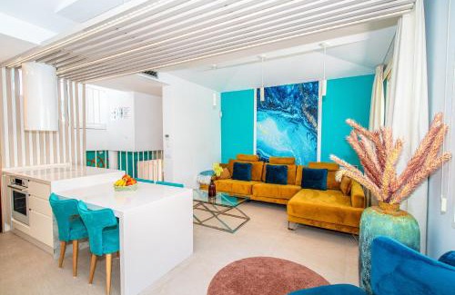 Palm-Mar Apartment | Luxury 3bd villa with premium amenities, jacuzzi, private parking
