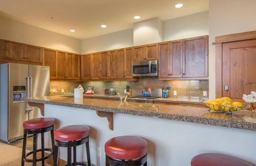 Truckee Condo | Luxury 3BD Village at Northstar Residence - Iron Horse North 101