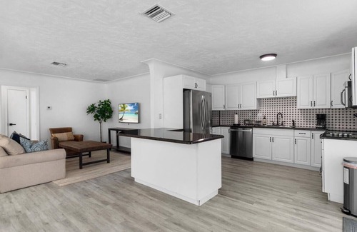 Pompano Isles House | Luxury 3BDR Paradise Pool Home Minutes From The Beach!