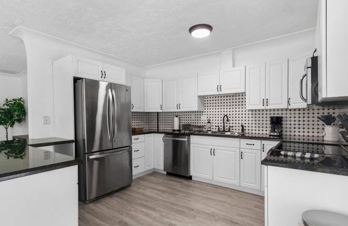 Pompano Isles House | Luxury 3BDR Paradise Pool Home Minutes From The Beach!