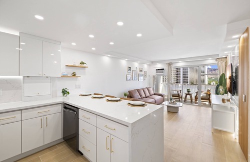 Waikiki Condo | Luxury 3BDRM w/4beds + 2Bath + Partial Ocean View + Parking, 2min from the Beach