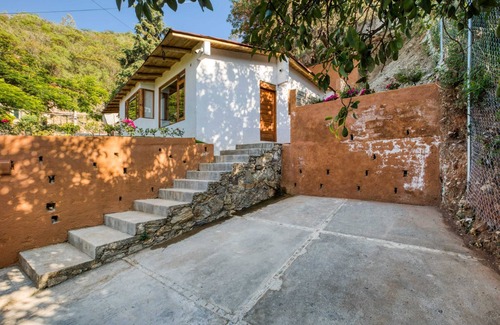 El Santuario Cabin | Luxury 3BR Cabin, Lakeview in Valle de Bravo