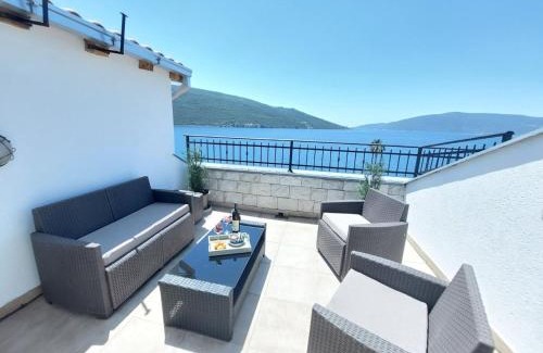Kumbor Apartment | Luxury 3BR Duplex with Pool 2 Mins from Beach in Kumbor