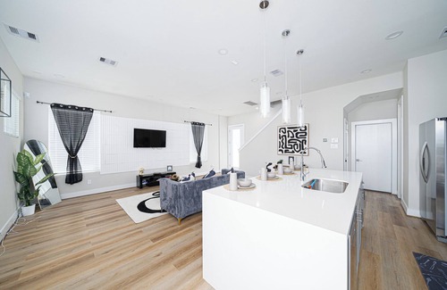 Northside House | Luxury 3BR Home Near Downtown Houston with Gourmet Kitchen & Private Yard