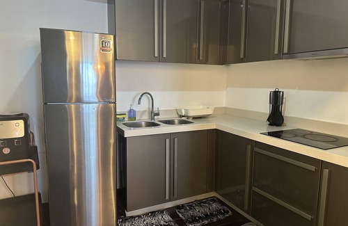 Pitogo Condo | Luxury 3BR Penthouse in Makati with Balcony, Bathtub, Netflix/Perfect for Family