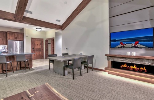 South Lake Tahoe Condo | Luxury 3Br Residence steps from Heavenly Village & Gondola