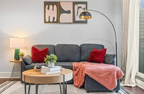 Fairmount Apartment | Luxury 3BR Rooftop Retreat , Walk to MET and Metro! Free Parking