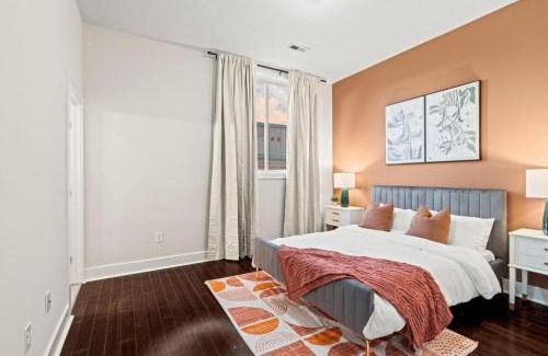 Fairmount Apartment | Luxury 3BR Rooftop Retreat , Walk to MET and Metro! Free Parking