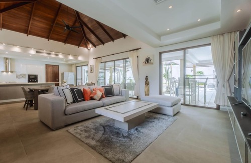 Cherngtalay Villa | Luxury 3BR Villa with Private Pool & Jacuzzi