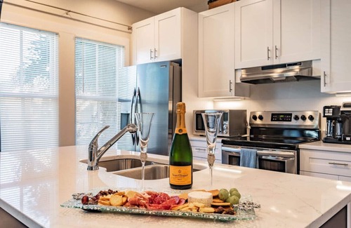 East Ybor House | Luxury 3BR Ybor City Townhouse Near 7th