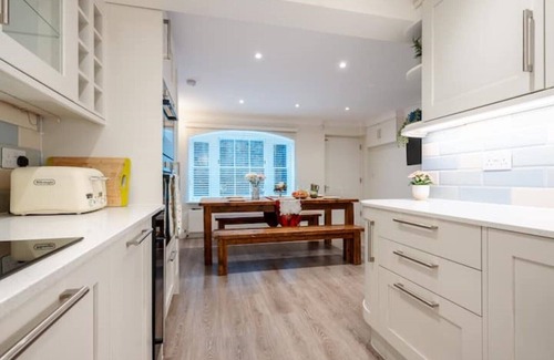 Pimlico House | Luxury 3BRs house in the heart of Victoria