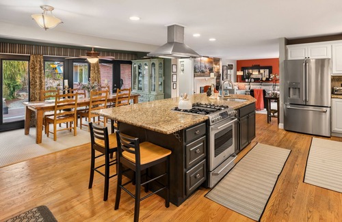Three Tree Point House | Luxury 4 bd/3ba Family Home near Ocean, Airport, & Seattle XL yard w/sportcourt