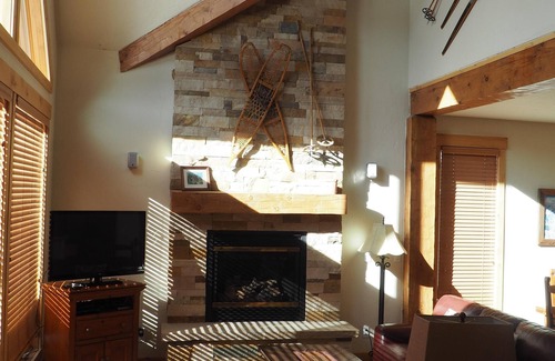 Winter Park House | Luxury 4 bed Antlers @ Lakota 2024 Brand New Private Hot Tub Walk/Shuttle to Ski