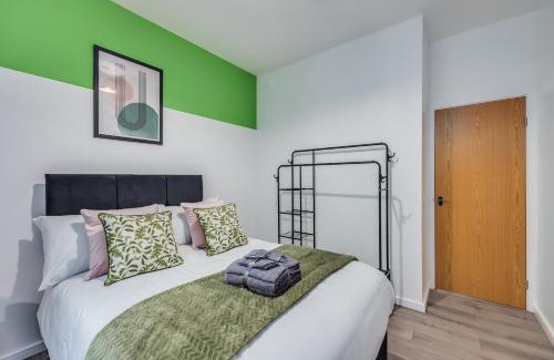 Coventry House | Luxury 4-Bed Home in Coventry City Centre - Sleeps 10 - Ideal for Corporate and Contractors