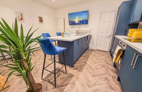Bristol House | Luxury 4 Bed House 5 Minutes from Centre! Ideal for Large Groups & Professionals