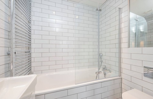 Elephant and Castle Apartment | Luxury 4 Bedroom 2 Bathroom, London Eye, Westminster, Borough Market