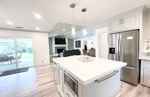 Houston House | Luxury 4 Bedroom 3 Bath w/POOL! Private Home Fully-furnished by MDA TMC Galleria