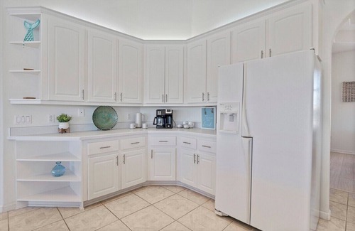 Palm Harbor House | Luxury 4-Bedroom Canal Home with Pool