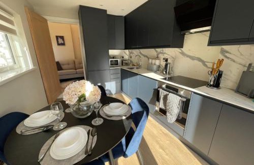 Selhurst House | Luxury 4-Bedroom Haven Garden Parking