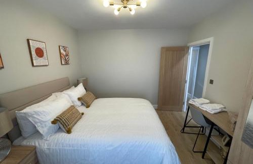 Selhurst House | Luxury 4-Bedroom Haven Garden Parking