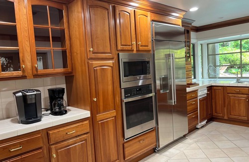 Porter Ranch House | Luxury 4-bedroom house in welcoming Los Angeles with WiFi, AC and many more.