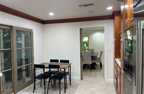 Porter Ranch House | Luxury 4-bedroom house in welcoming Los Angeles with WiFi, AC and many more.