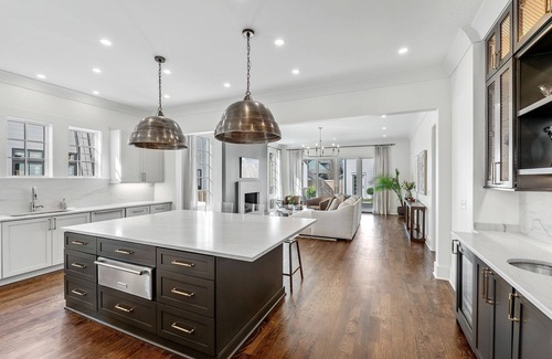 Sylvan Park House | Luxury 4-bedroom house near the Sylvan Park Roundabout - perfect location
